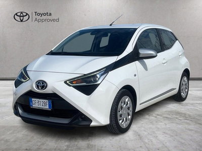 Toyota Aygo 1.0 VVT-i 72 CV 5 porte x-cool MMT del 2021 usata a Misterbianco