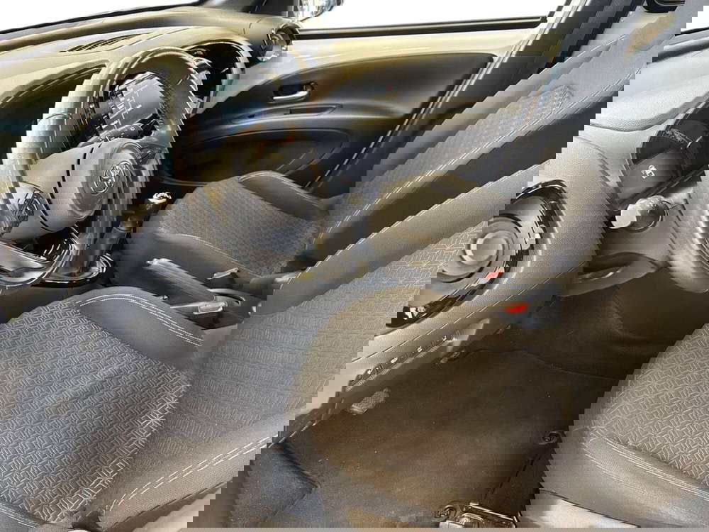 Toyota Aygo X usata a Prato (7)