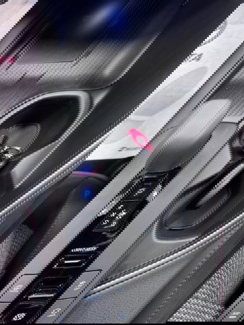 Toyota Toyota C-HR usata a Prato (15)