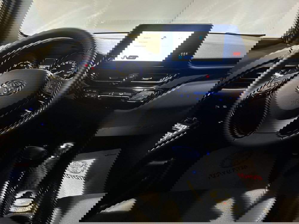 Toyota Toyota C-HR usata a Milano (8)