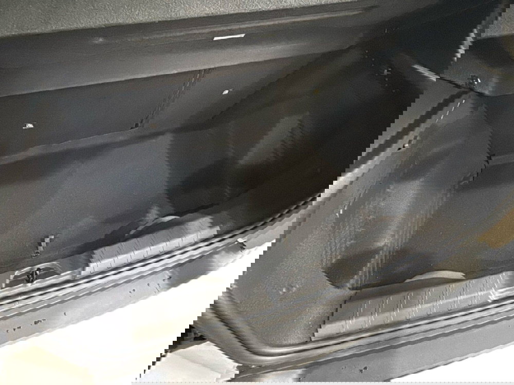 Jeep Avenger nuova a Caltanissetta (14)