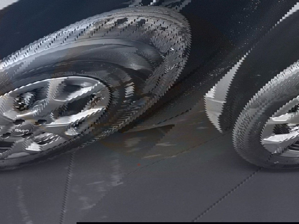 Jeep Avenger nuova a Caltanissetta (15)