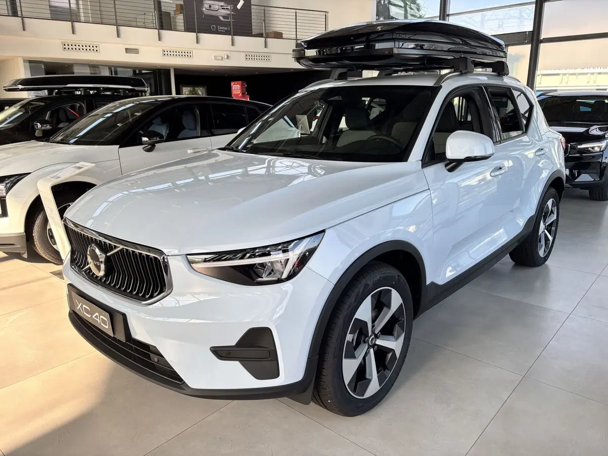 Volvo XC40 nuova a Ferrara