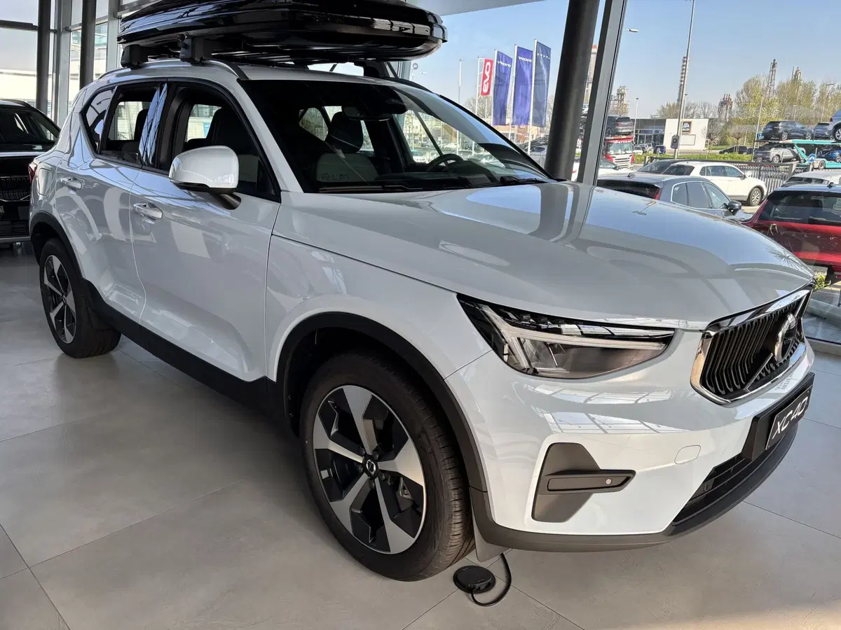 Volvo XC40 nuova a Ferrara (2)