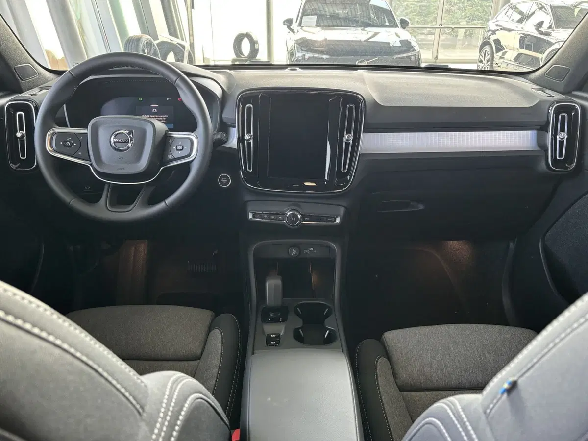 Volvo XC40 nuova a Ferrara (9)