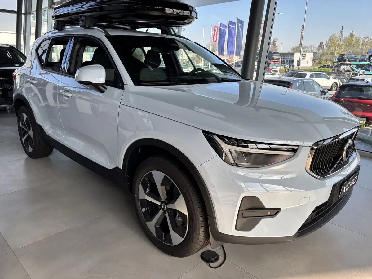 Volvo XC40 nuova a Ferrara (2)