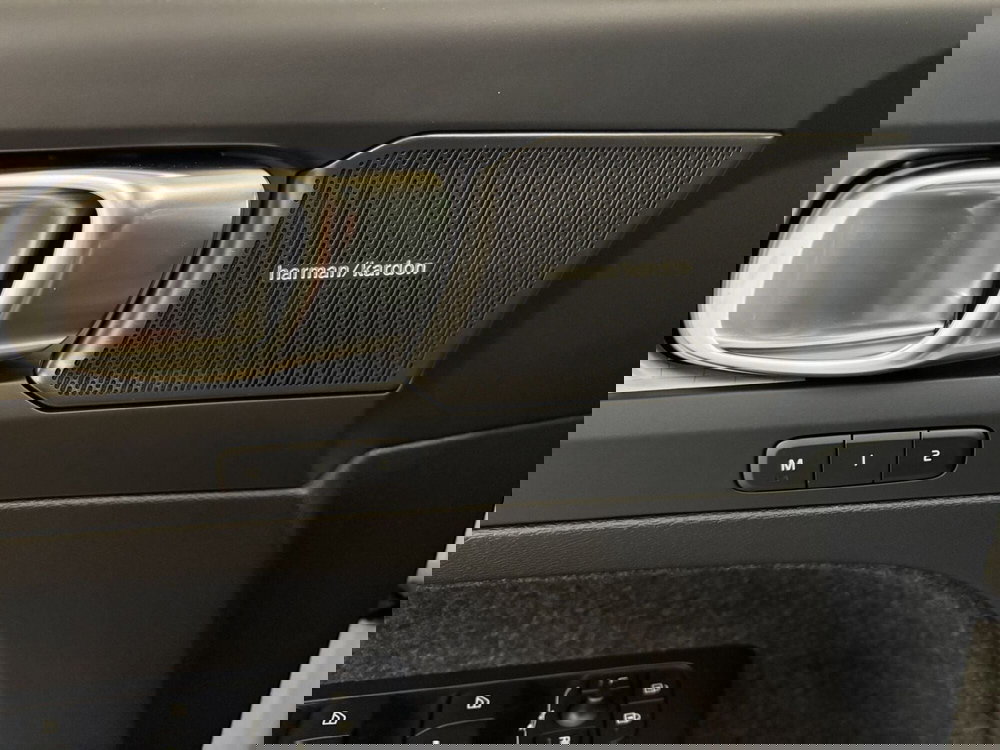 Volvo XC40 nuova a Ferrara (9)