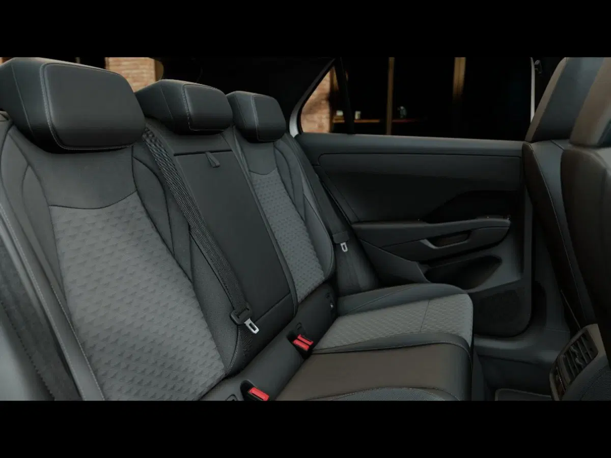 Volkswagen T-Roc nuova a Livorno (9)