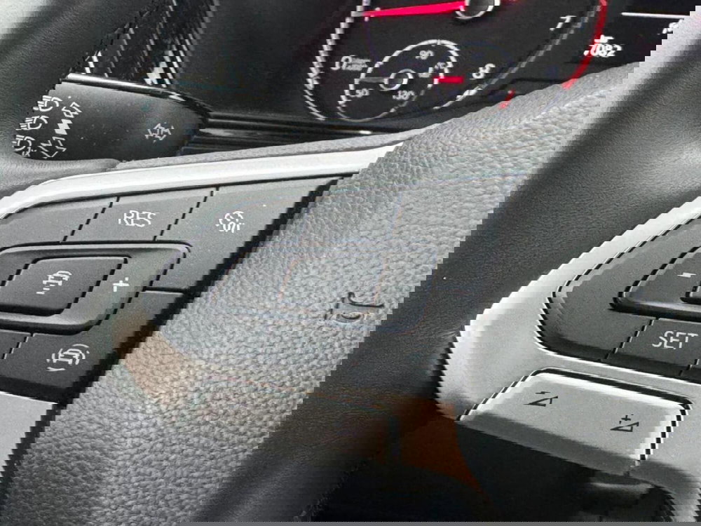 Volkswagen T-Cross usata a Como (11)