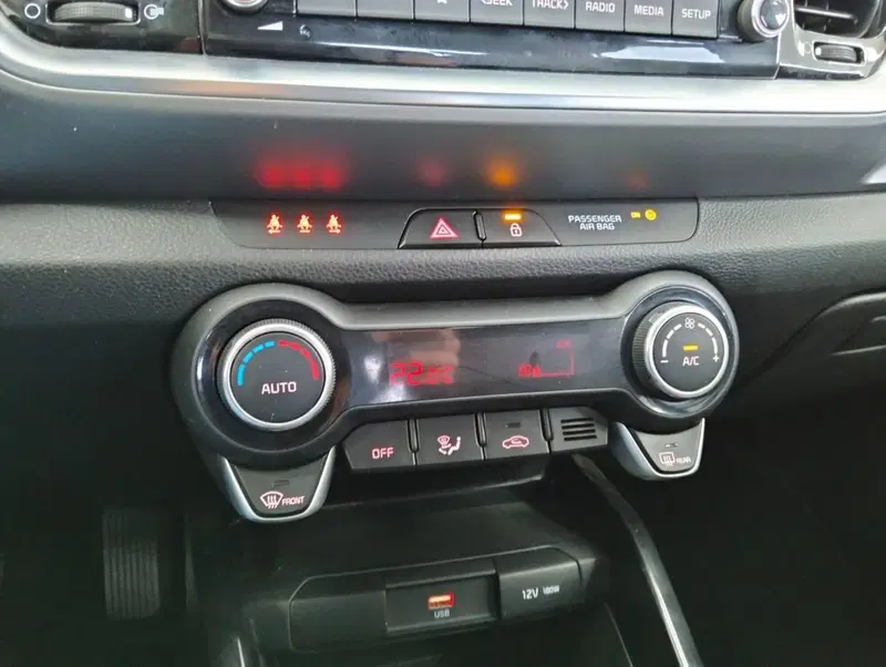 Kia Stonic usata a Como (17)
