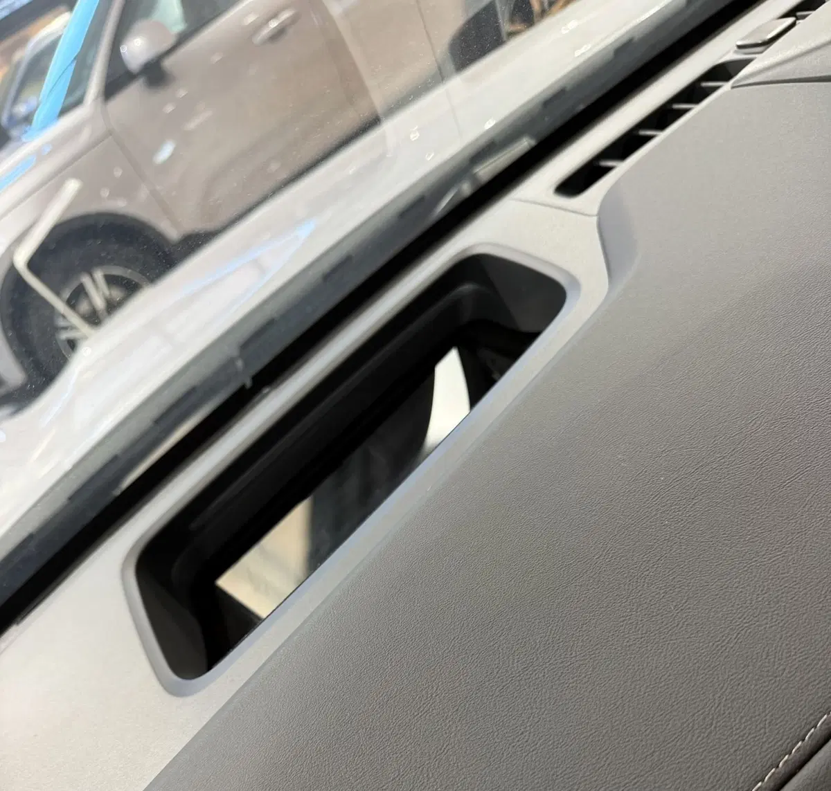 Volvo ES90 nuova a Parma (13)