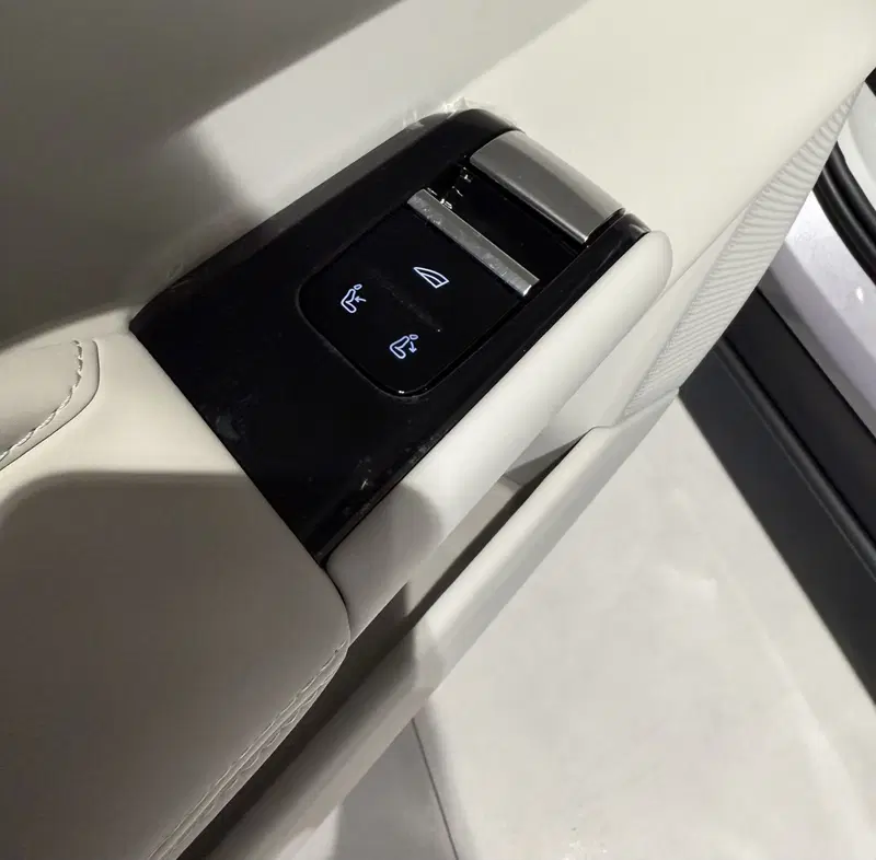 Volvo ES90 nuova a Parma (14)