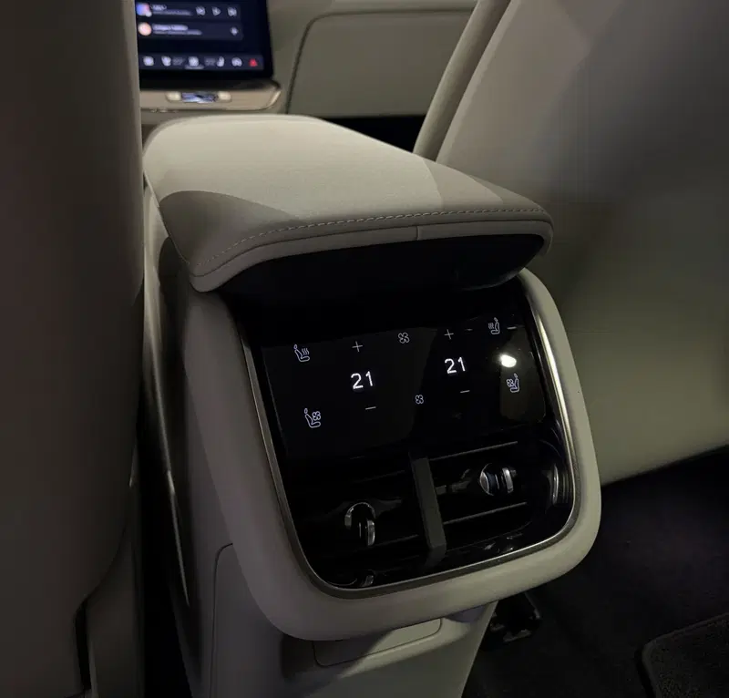Volvo ES90 nuova a Parma (15)