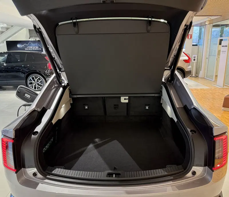 Volvo ES90 nuova a Parma (17)