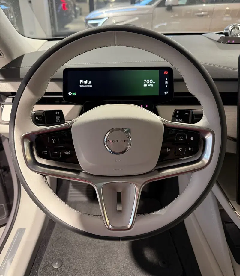 Volvo ES90 nuova a Parma (18)