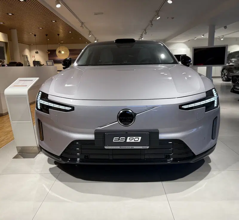 Volvo ES90 nuova a Parma (2)