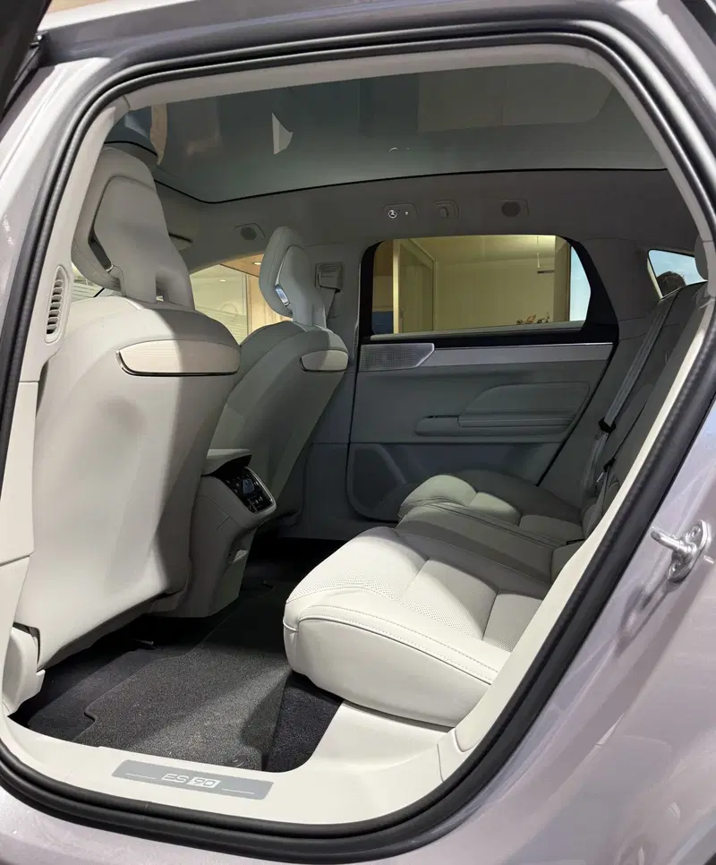 Volvo ES90 nuova a Parma (5)