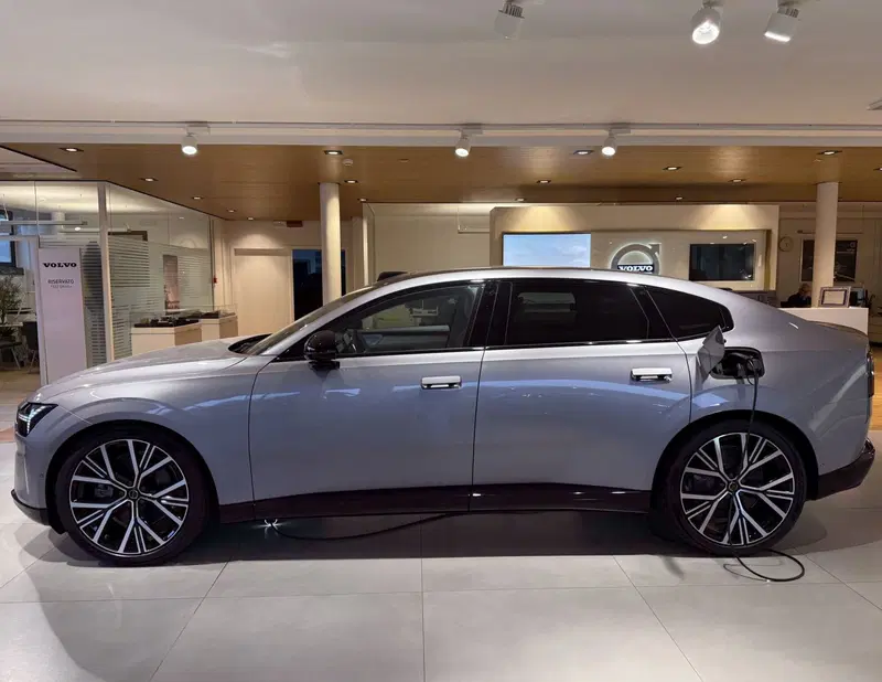 Volvo ES90 nuova a Parma (6)