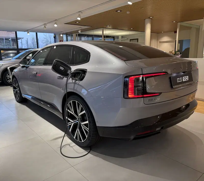 Volvo ES90 nuova a Parma (7)