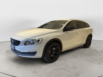 Volvo V60 Cross Country D3 Momentum del 2016 usata a Parma