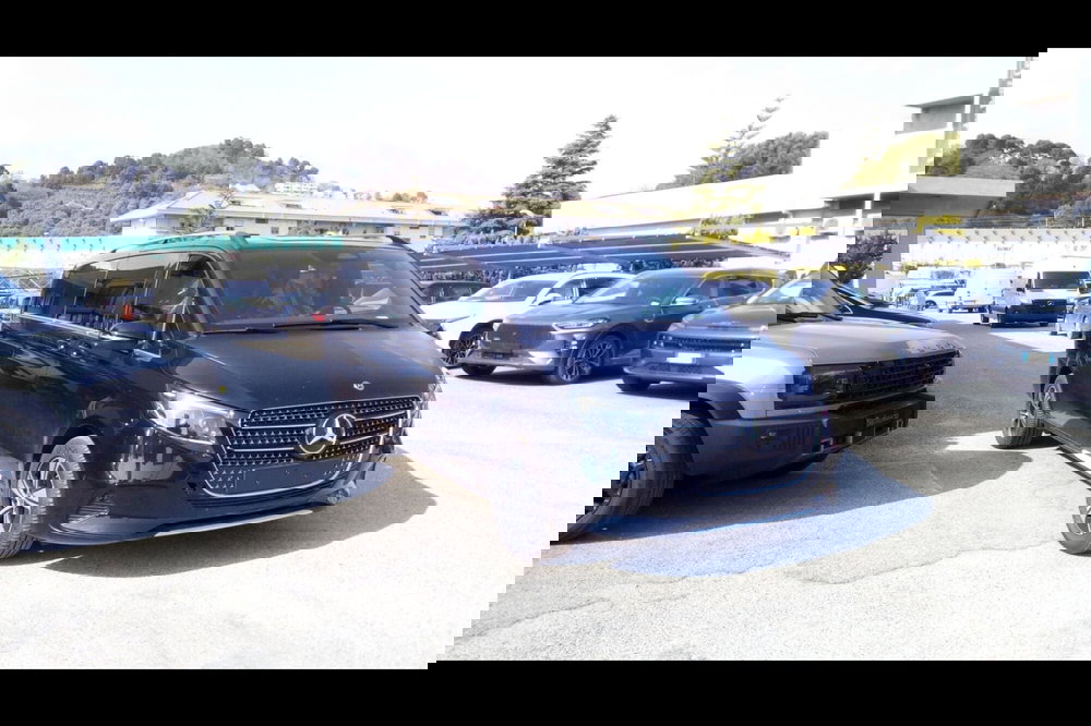 Mercedes-Benz Classe V nuova a Pescara (2)