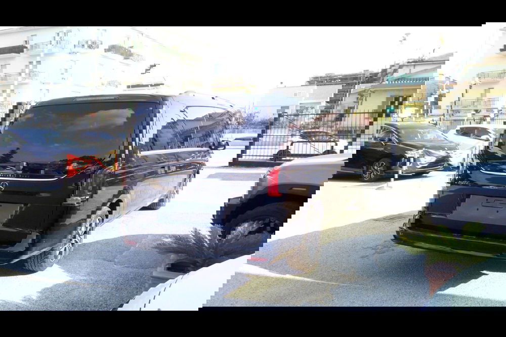 Mercedes-Benz Classe V nuova a Pescara (4)