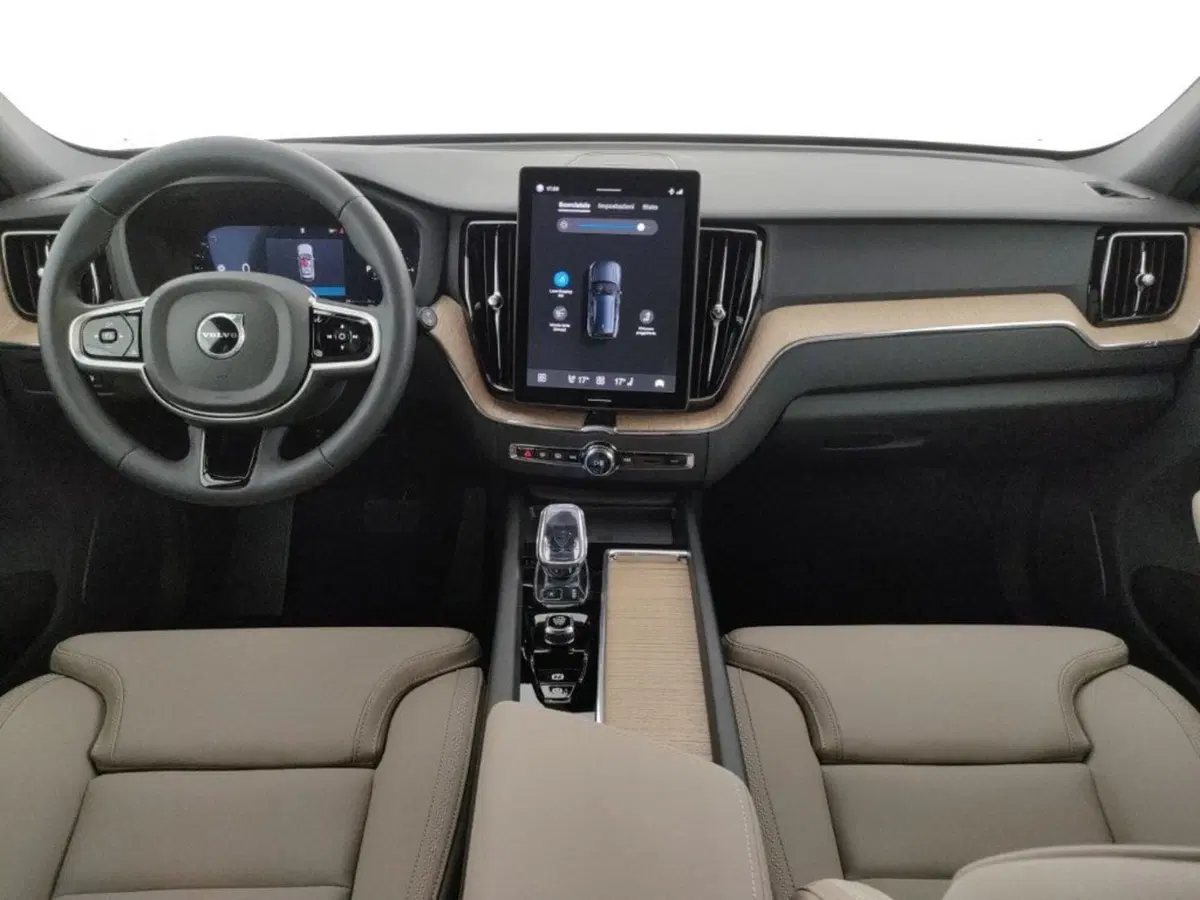 Volvo XC60 nuova a Como (10)