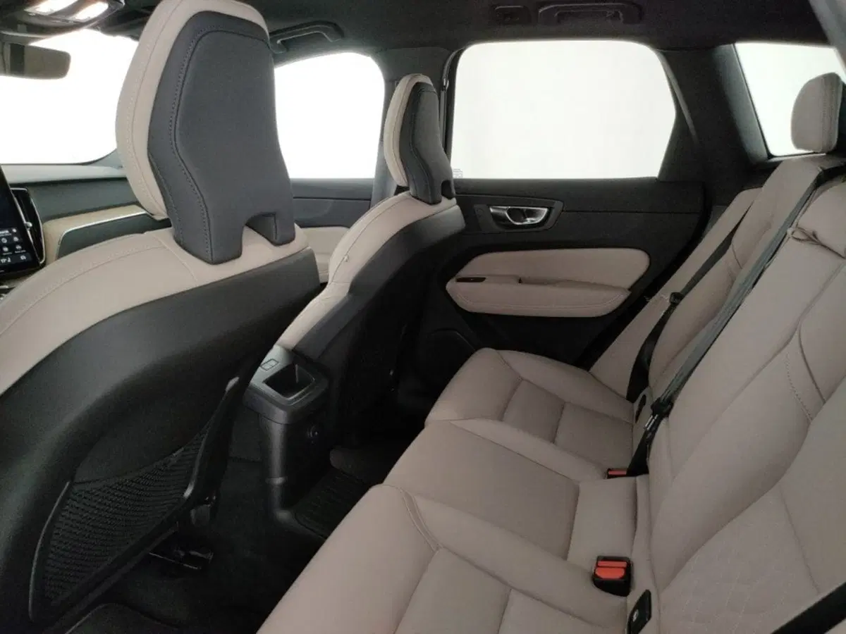 Volvo XC60 nuova a Como (9)