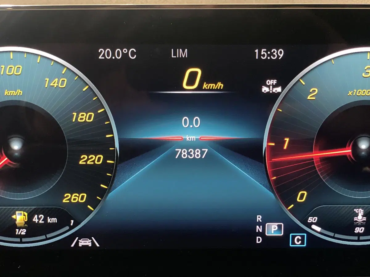 Mercedes-Benz GLA SUV usata a Napoli (10)