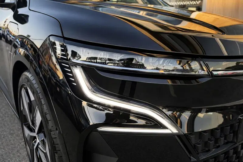 Renault Megane E-Tech Electric nuova a Rimini (2)