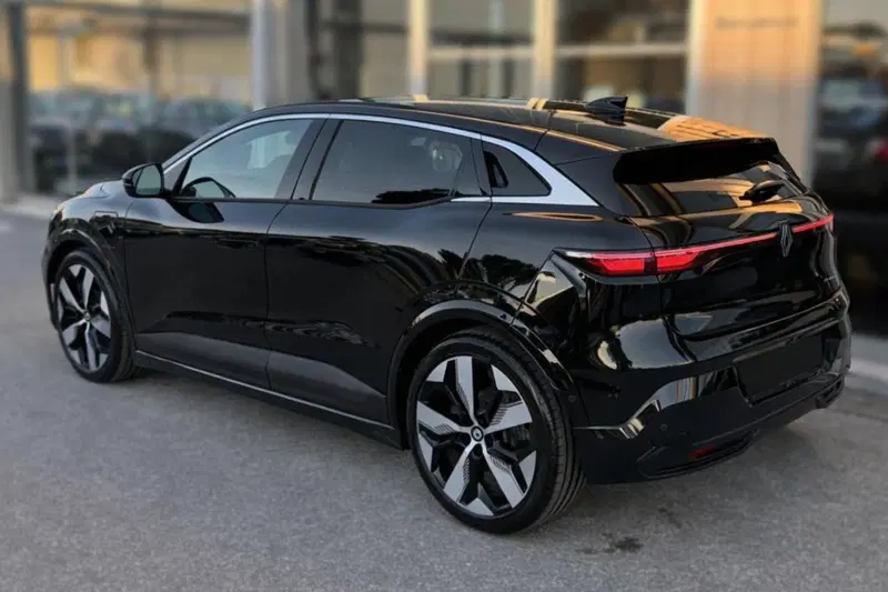 Renault Megane E-Tech Electric nuova a Rimini (3)