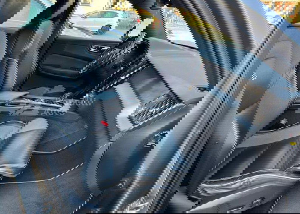 Volvo XC60 usata a Lecco (9)