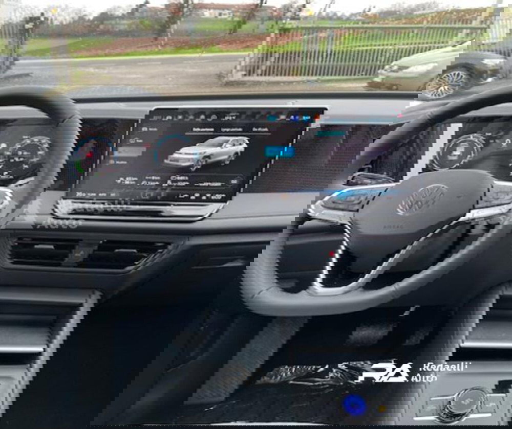 Volkswagen Tiguan nuova a Lecco (9)