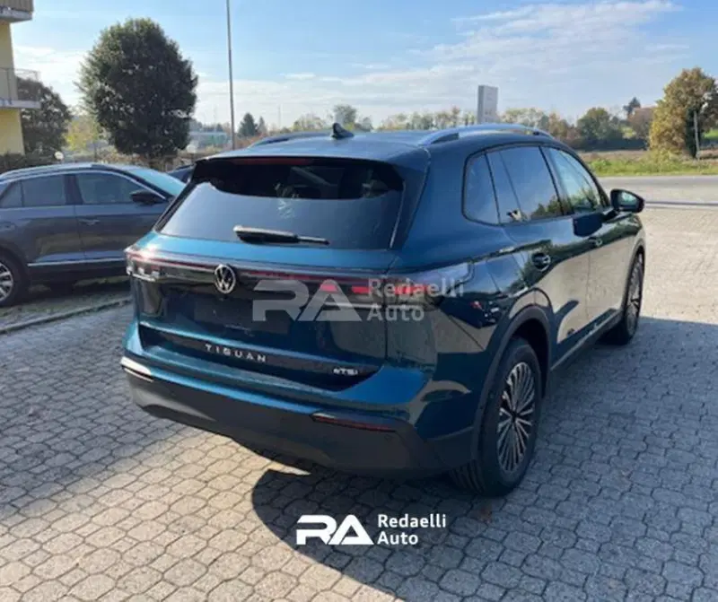 Volkswagen Tiguan nuova a Lecco (3)