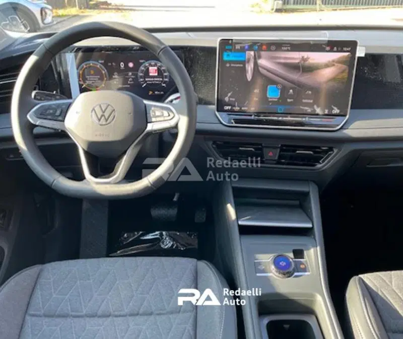 Volkswagen Tiguan nuova a Lecco (7)