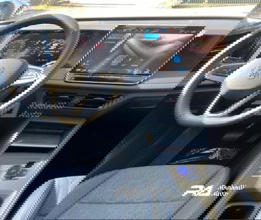 Volkswagen Tiguan nuova a Lecco (7)