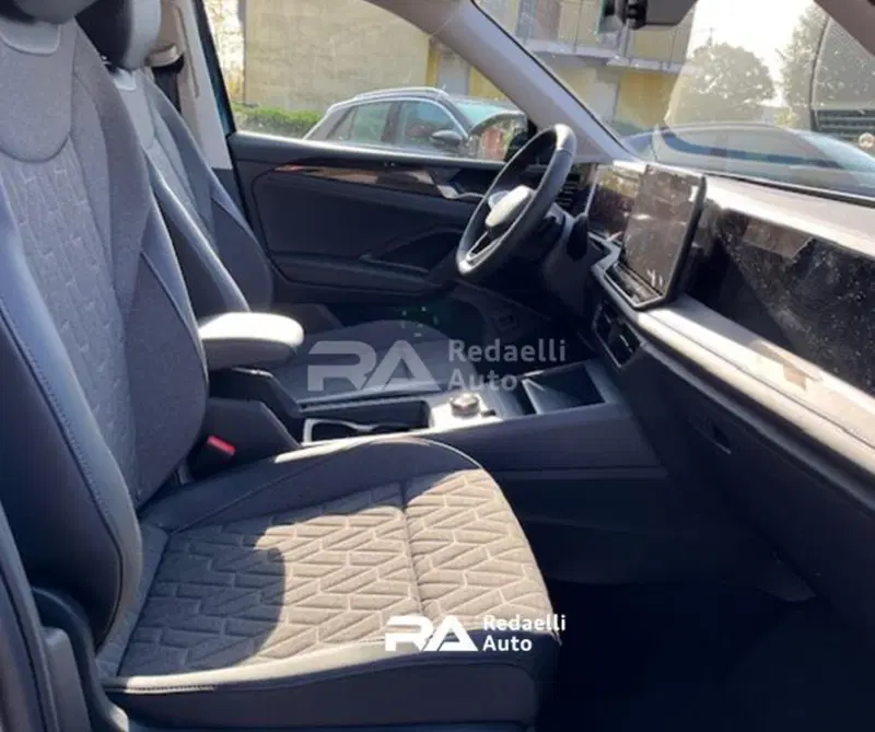 Volkswagen Tiguan nuova a Lecco (9)