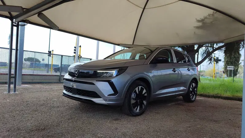 Opel Grandland nuova a Firenze