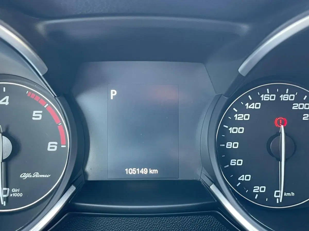 Alfa Romeo Stelvio usata a Ancona (12)