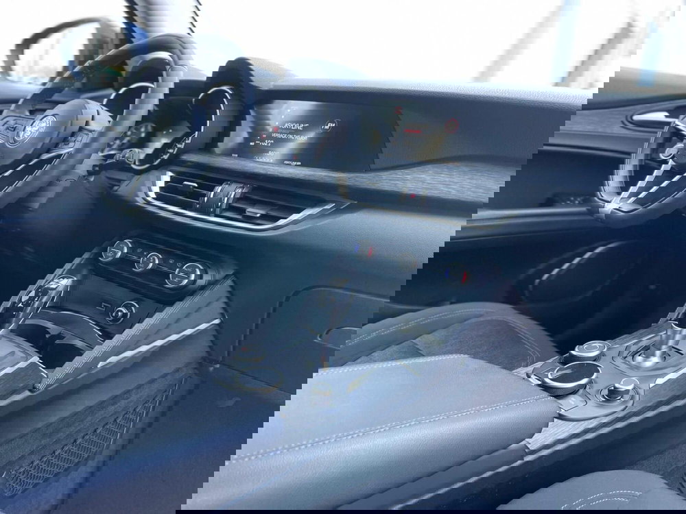 Alfa Romeo Stelvio usata a Ancona (15)