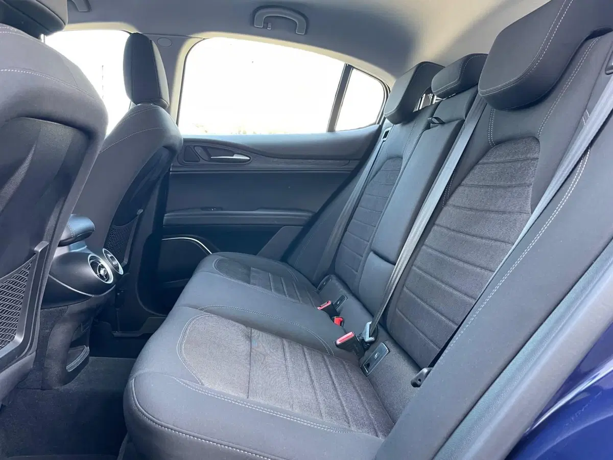 Alfa Romeo Stelvio usata a Ancona (16)