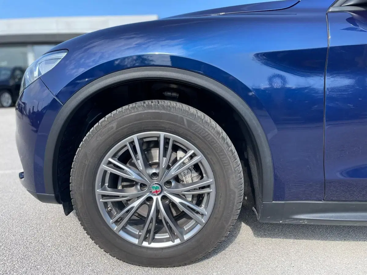 Alfa Romeo Stelvio usata a Ancona (19)