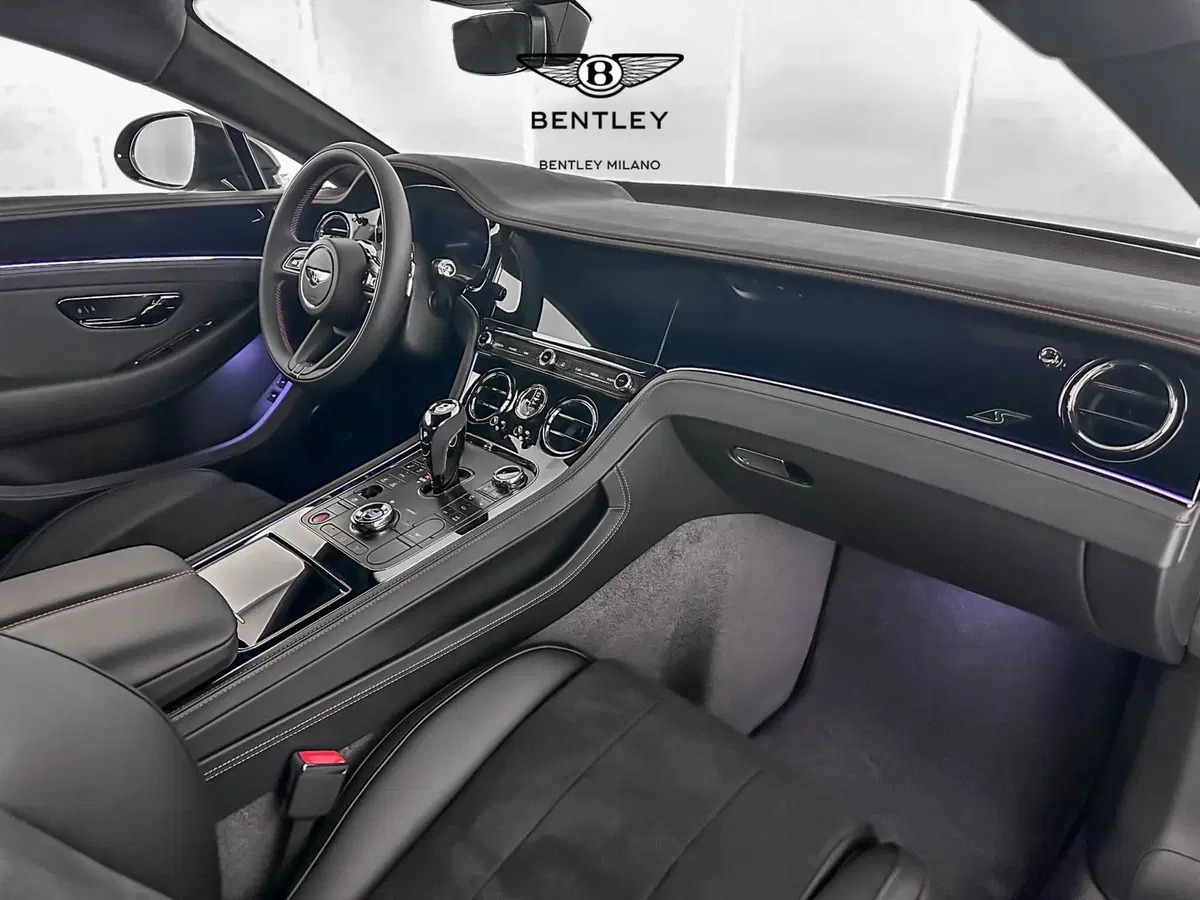 Bentley Continental GT nuova a Milano (14)