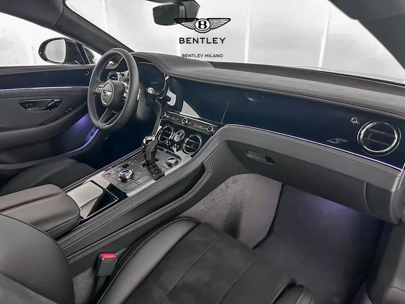 Bentley Continental GT nuova a Milano (14)