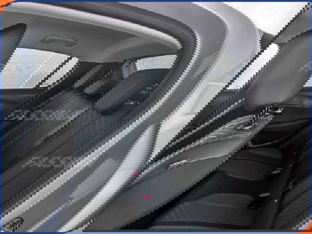 Peugeot 208 nuova a Milano (10)