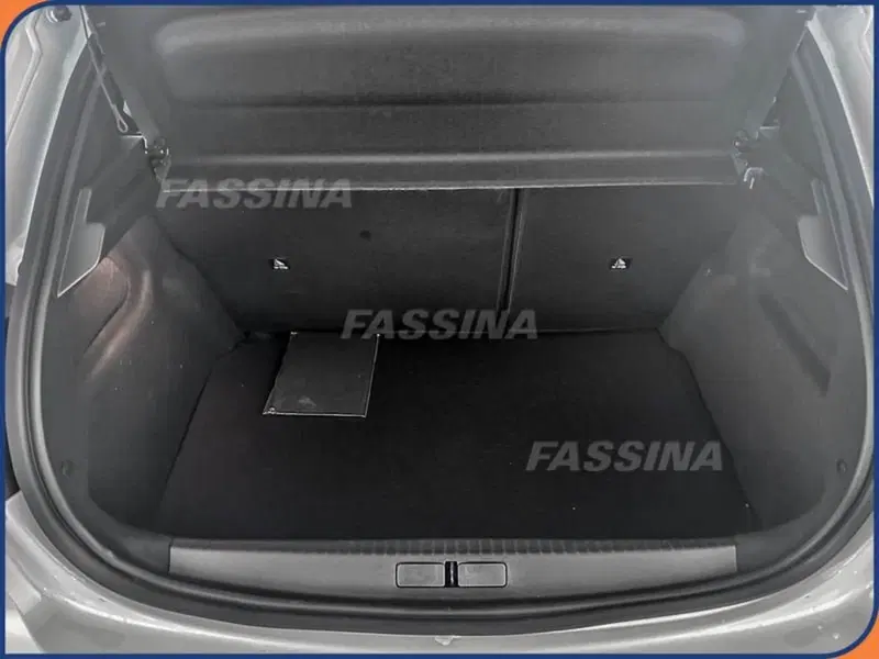 Peugeot 208 nuova a Milano (11)