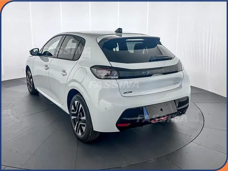 Peugeot 208 nuova a Milano (4)