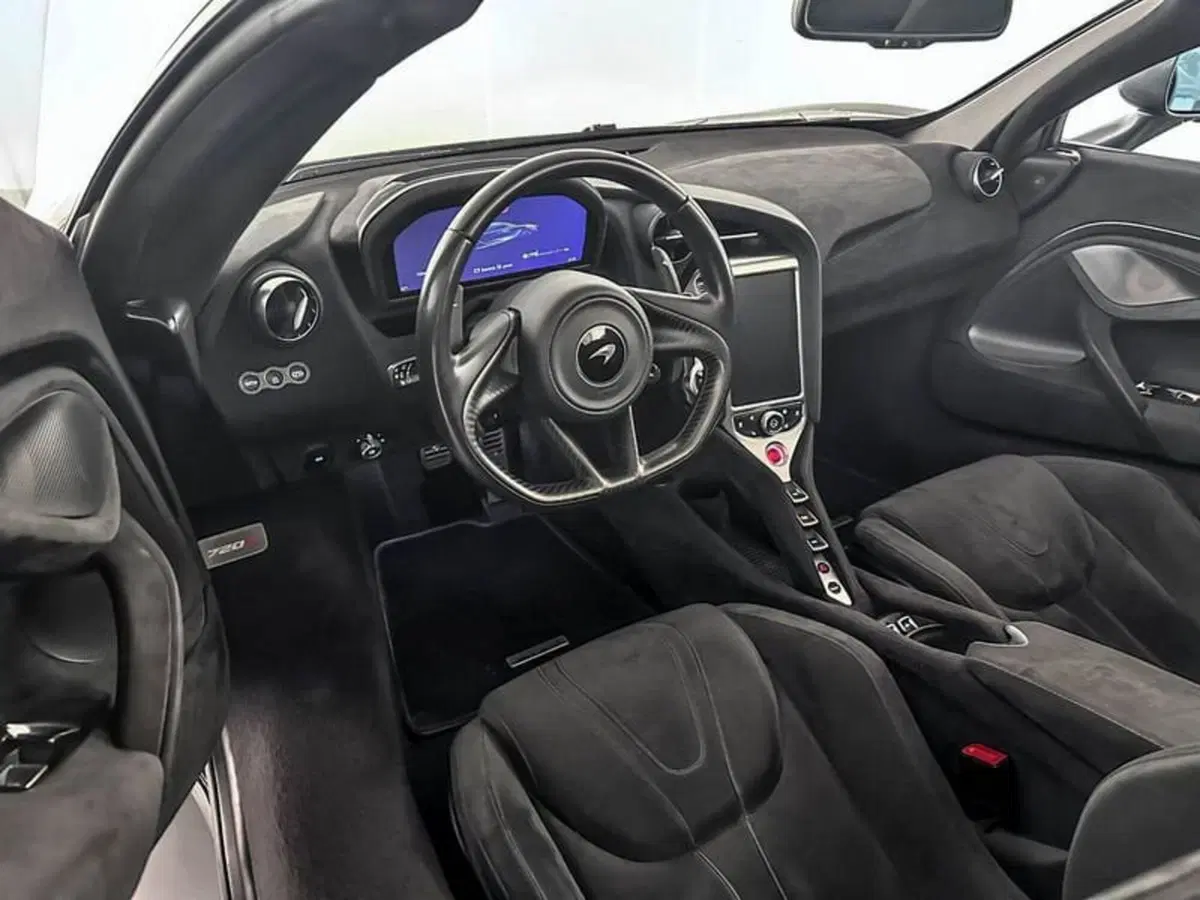 McLaren 720S Cabrio usata a Milano (11)