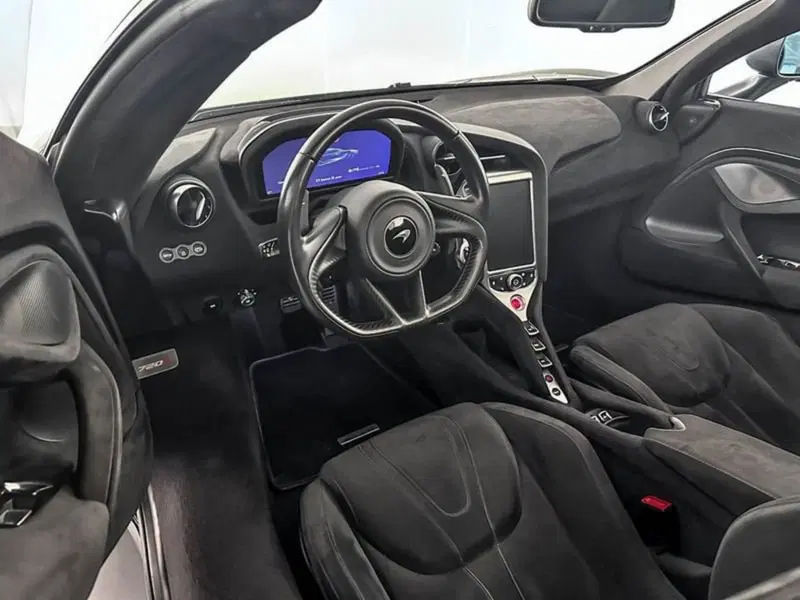 McLaren 720S Cabrio usata a Milano (11)