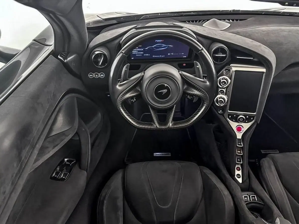 McLaren 720S Cabrio usata a Milano (12)